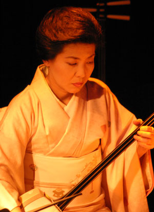 里夕演奏中